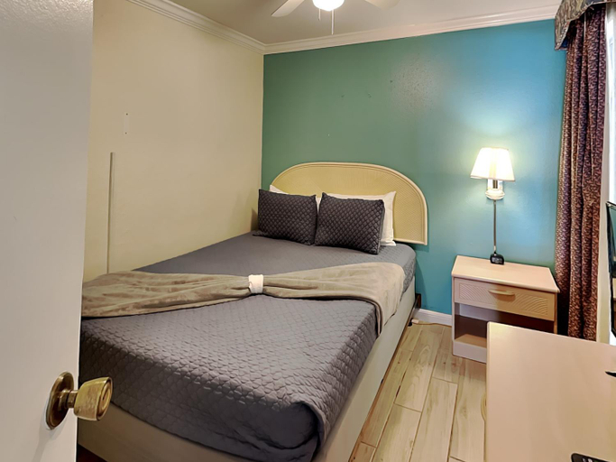 Bedroom 3, Victorian 3130, Galveston