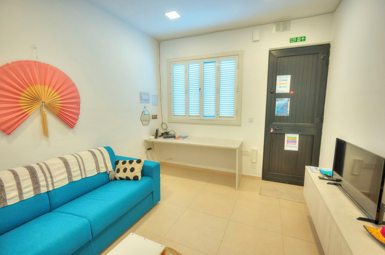 Living area 3, Seafront Sea View Maisonette with Yards, Saint Paul's Bay