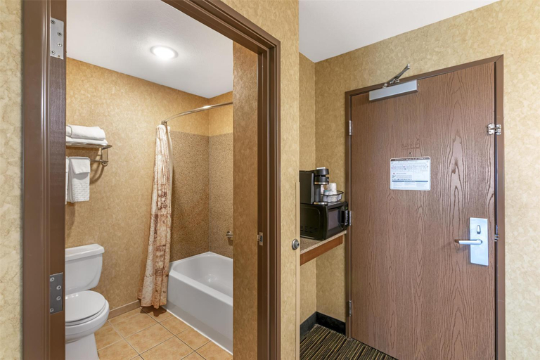 Bathroom 4, Best Western Plus Kelly Inn & Suites, Cass