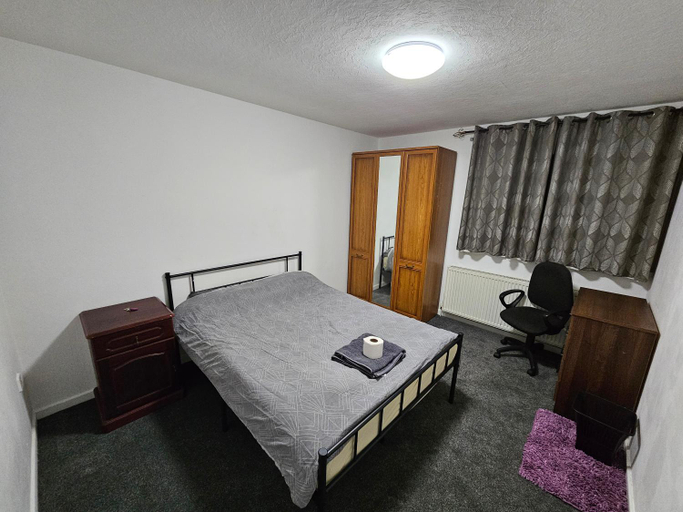Bedroom 2, Larches Homestay, Birmingham