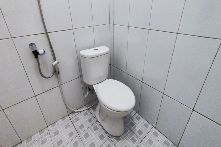 Bathroom 5, OYO 95106 A Homestay Syariah (permanently closed), Boyolali