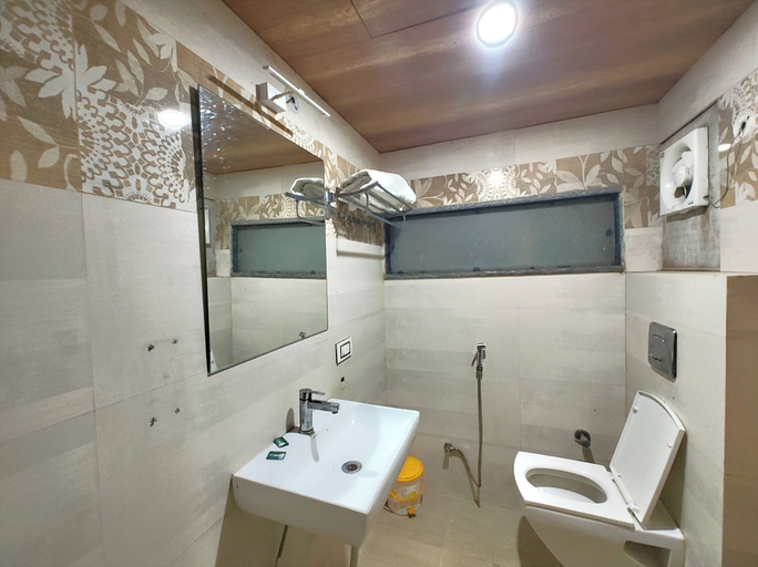 Bathroom 3, Hotel Gautam Grand Varanasi, Varanasi