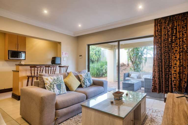 Others 2, Stylish 2-Bed Umhlanga Apartment | Pool & Patio, eThekwini