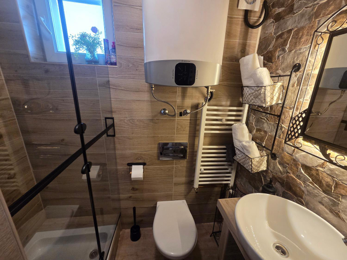 Bathroom 2, Studio Apartman Lipik, Lipik