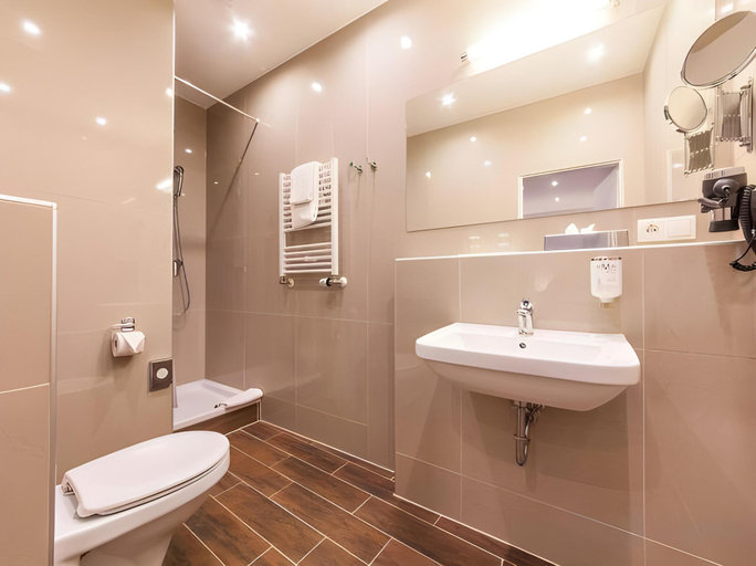 Bathroom 4, Novum Hotel Excelsior Dortmund, Dortmund