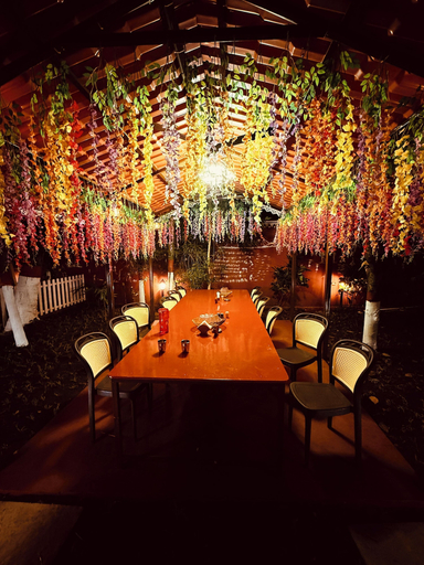 Couples dining, Ishaan Holiday Resort, Raigarh
