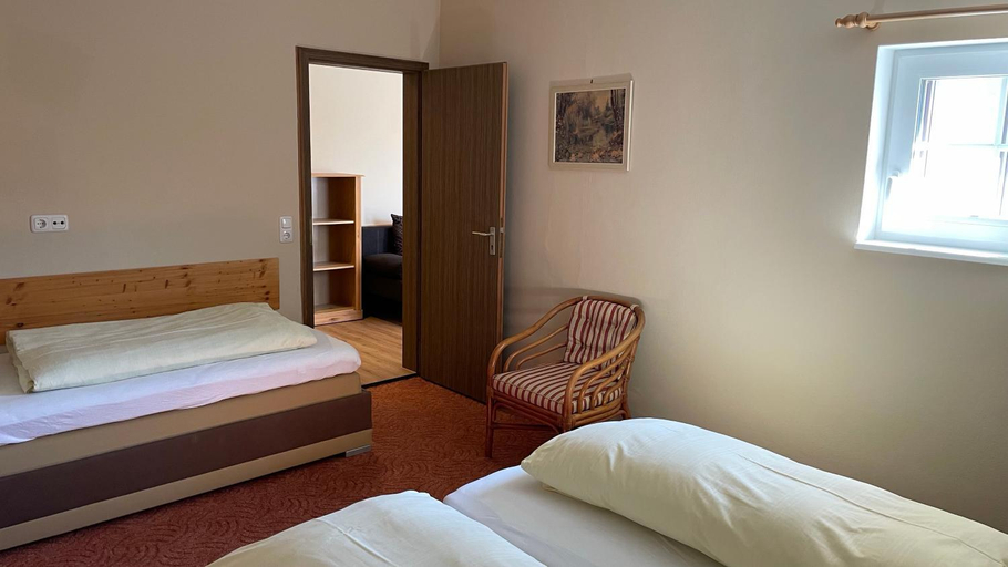 Bedroom 4, Haus Zellerwirt, Traunstein