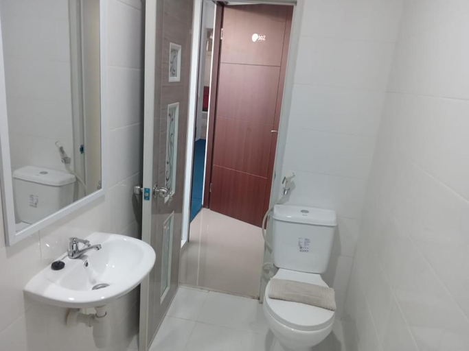 Bathroom 5, Khayyira Hotel Syariah Lumajang, Lumajang