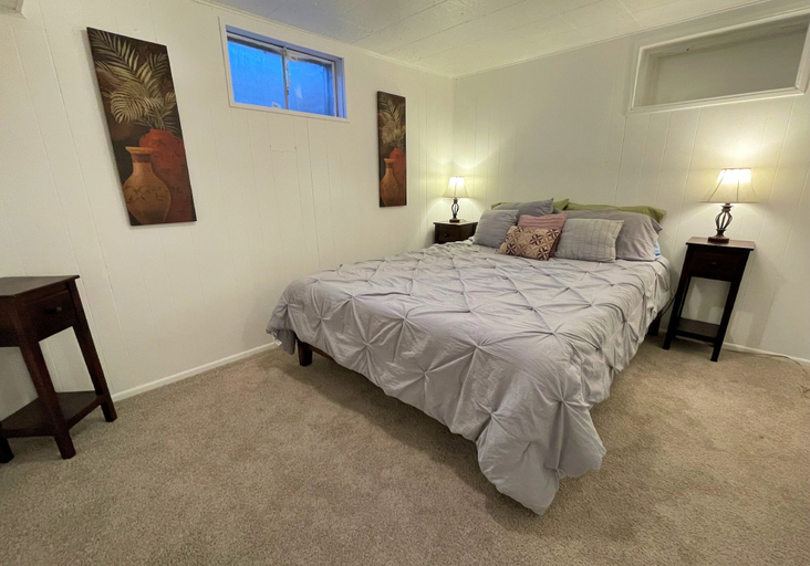 Room 1, Modern 7-Bedroom Family Oasis, Salt Lake