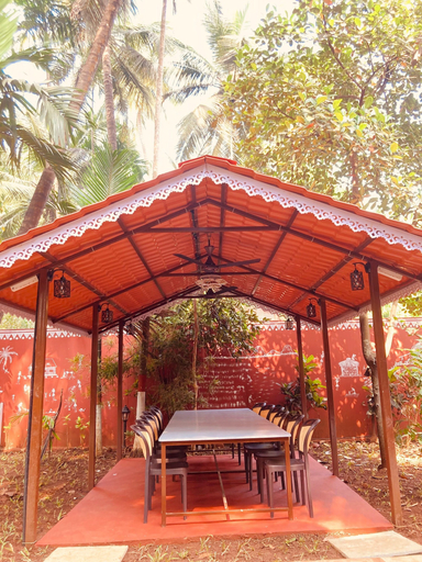 Family dining, Ishaan Holiday Resort, Raigarh