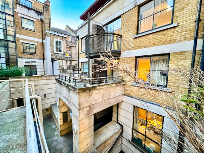 Others 5, Great Entire Apartment Between West End and St Pauls Cathedral, London