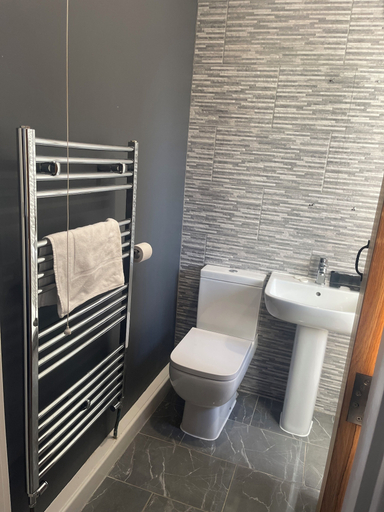Bathroom 4, NORFOLK ARMS HOTEL SHEFFIELD, Barnsley