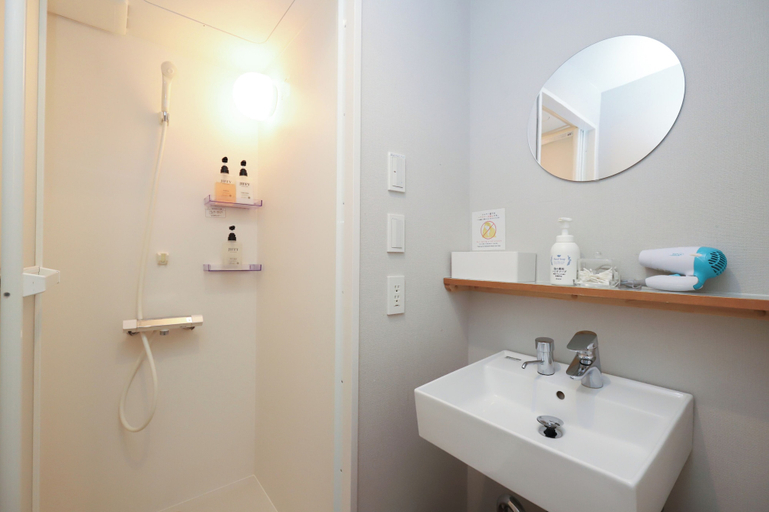 Bathroom shower, E10HOSTEL, Taitō