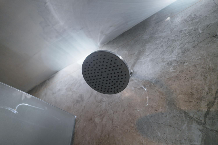 Shower 2, Pondok Chesia Canggu, Badung