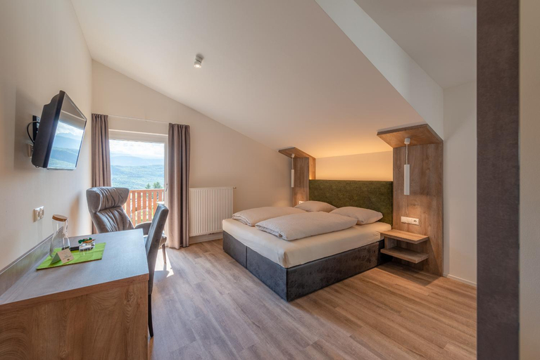 Bedroom, Beim Sarner, Bolzano