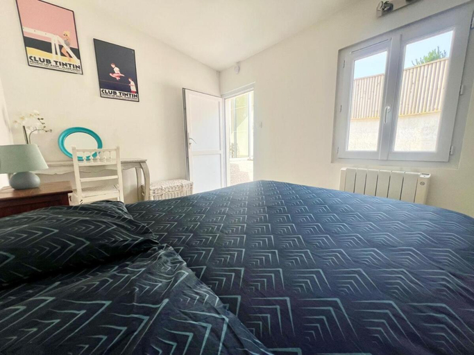 Bedroom 2, Charmante Maison Fourasine Centre-ville Jardin, Charente-Maritime