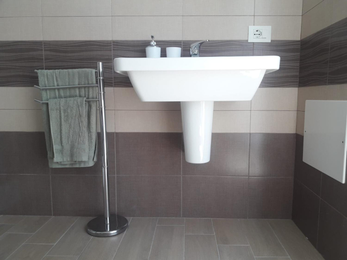 Bathroom 2, Casa Angelica, Syracuse