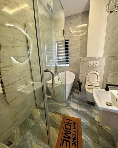 Bathroom, Chicos Apartment, Oredo Edo