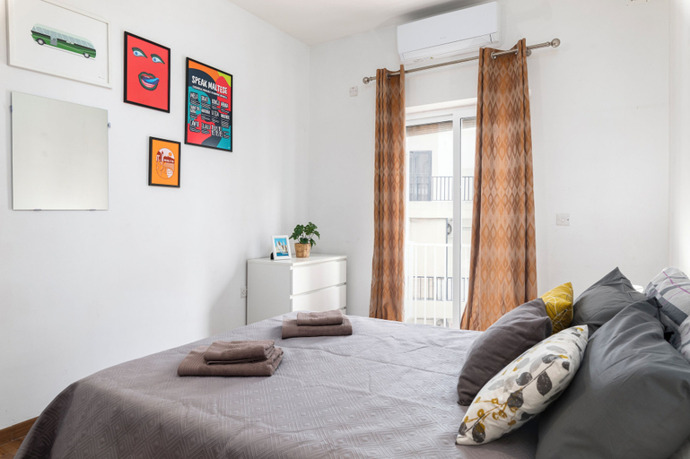 Room 4, Chic & Spacious Modern 2BR APT Near Sea