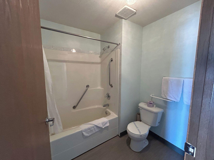 Bathroom, The King's Motel, Division No. 6