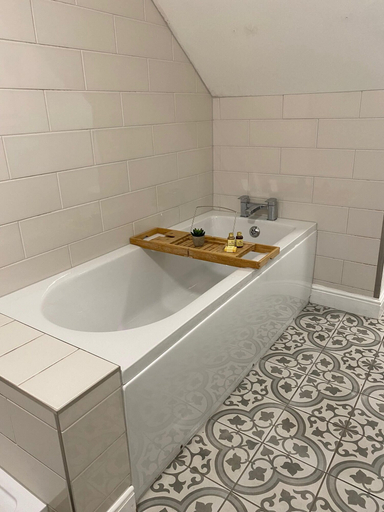 Bathroom 4, The Oaks Hotel, Northumberland