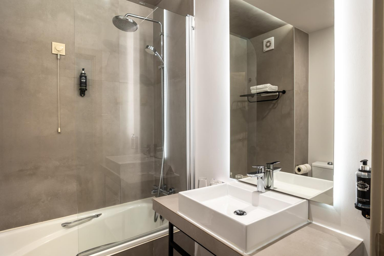 Bathroom 4, Hotel Cristal Setubal, Setúbal