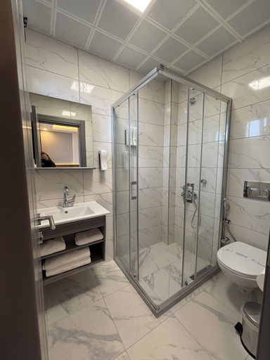 Bathroom 4, AIRPORT CORNER HOTEL, Merkez