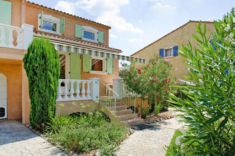 Exterior view 2, Standard Terraced House in Residence, Var