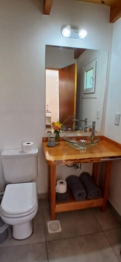 Bathroom 3, La Casa de los Cuadros, Cushamen