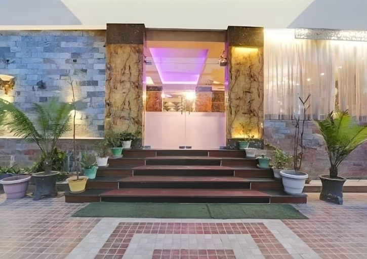 Front of property, Hotel Vishwanath Palace, Sitapur