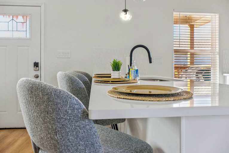 Interior 5, Your Inner-city Sanctuary: 3br/2ba Near Riverwalk, Bexar