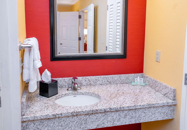 Bathroom 5, Spark by Hilton Bettendorf Quad Cities, Scott