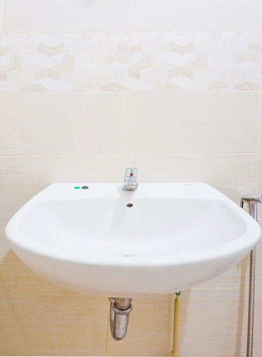 Bathroom 3, OYO 91648 Losari Homestay, Makassar