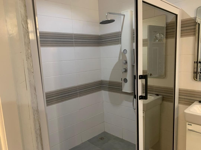 Bathroom 4, Ave Maria Residences, Tema