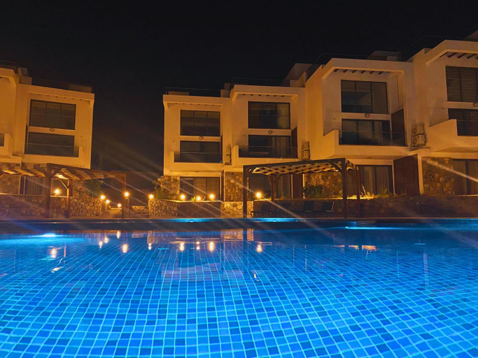 Swimming pool 4, Oceanfront Loft Apartment  Spacious Rooftop Terrace  Pool