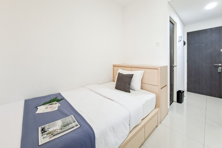 Bedroom 5, Compact Studio with City View at Serpong Garden Apartment By Travelio, Tangerang
