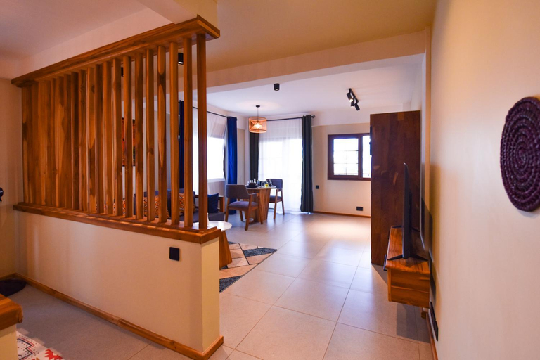 5, Castle Residence by Aura, Kusini
