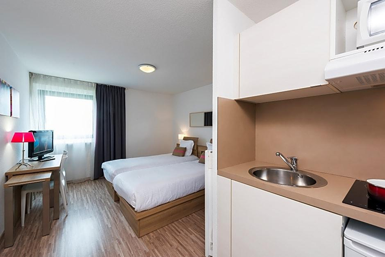 Bedroom 3, Teneo Apparthotel Bordeaux Mérignac, Gironde