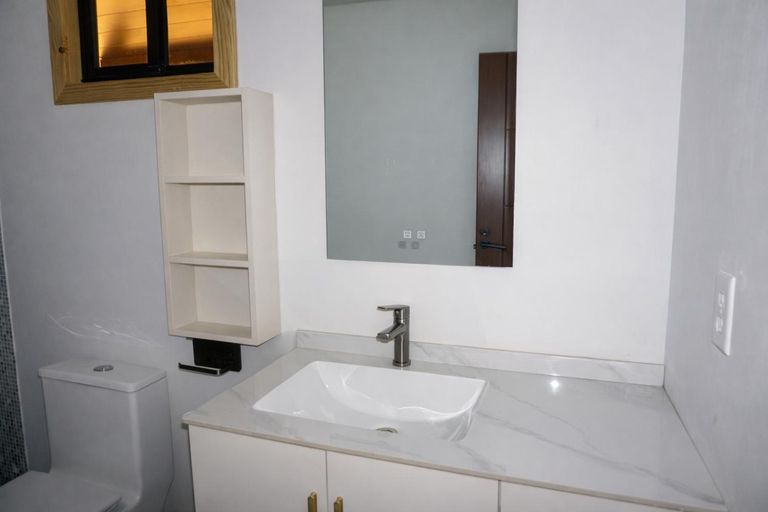Bathroom 3, Oasis Bluff Beach, Bocas del Toro