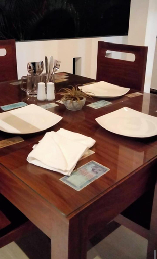 Food & Drinks 5, Vidisa Villas, Hikkaduwa