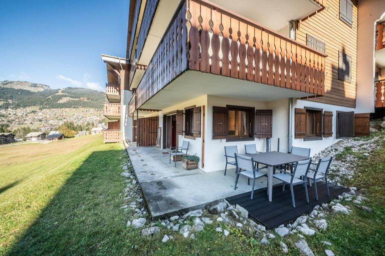 Exterior & Views