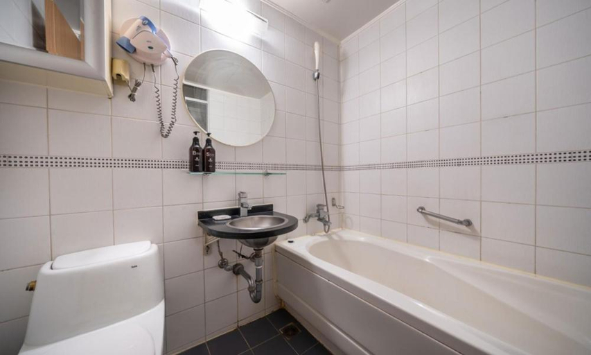 Bathroom 4, Ansan Seowon Tourist Hotel, Hwaseong