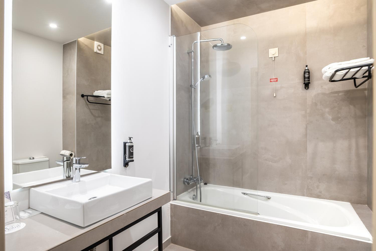Bathroom 4, Hotel Cristal Setubal, Setúbal