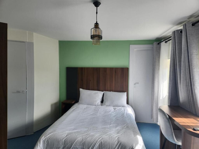 Room 3, HOTEL CHATEAUBRIAND, Côte-d'Or