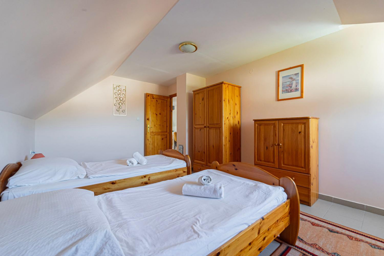 Bedroom 2, Varga Apartman, Fonyód
