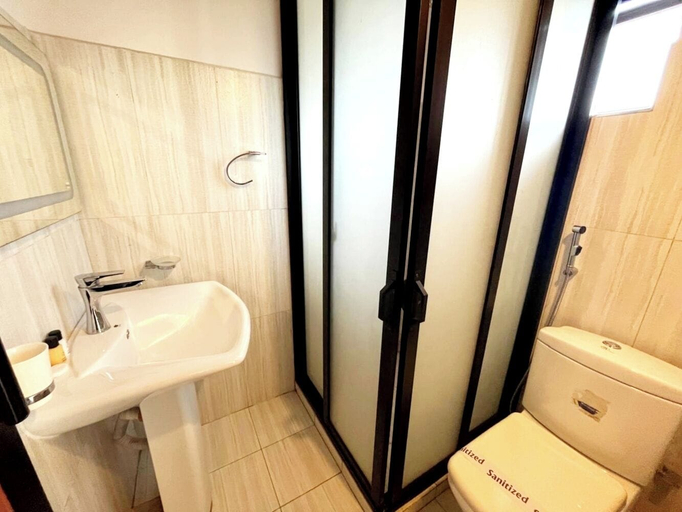 Bathroom 5, Hotel Sky Gate Kandy, K.F.G. & G. Korale