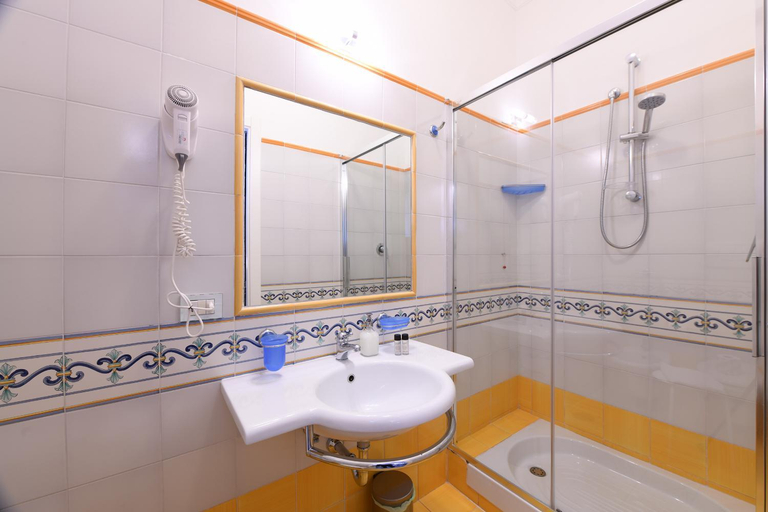 Bathroom 2, Appartamenti Amalfi Centro Storico, Salerno