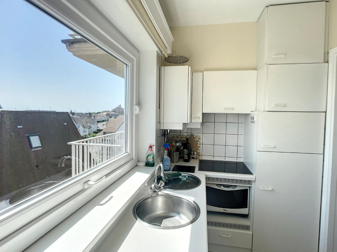 Kitchen, Apartment in Knokke-Heist near Beach, West-Vlaanderen