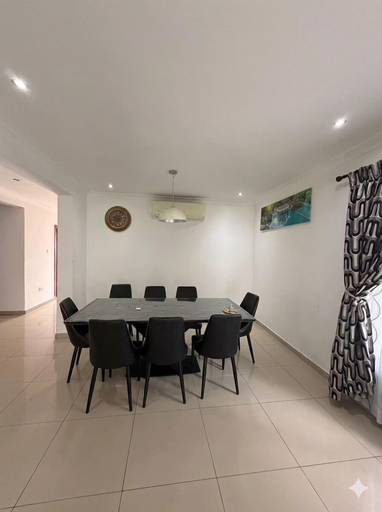 In-room dining, 4BR Town House Cantonments. Pool. Garden, Accra