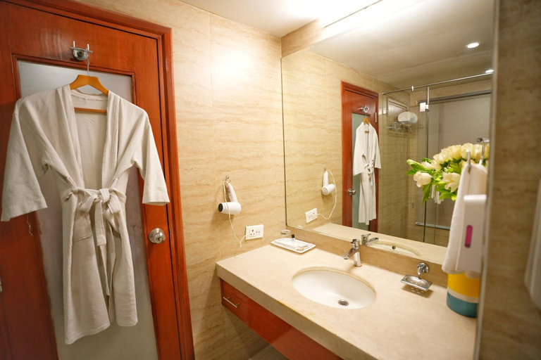 Bathroom 4, The Altruist Hitech Hotel, Hyderabad